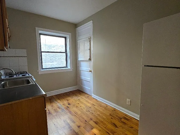 2057 W Jarvis Ave #25 — Photo 7