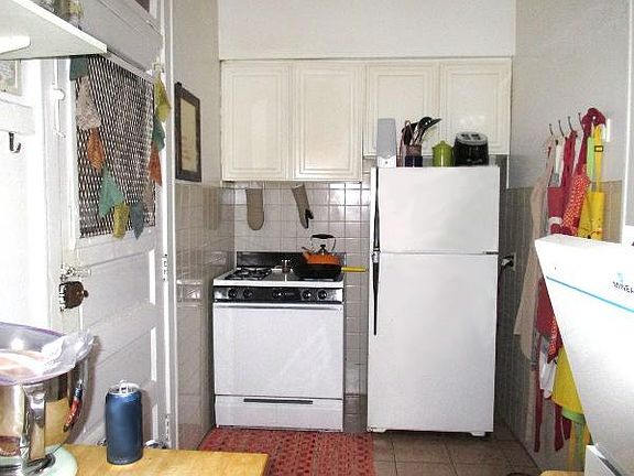 2nd image of 4840 N Hermitage Ave APT 3W