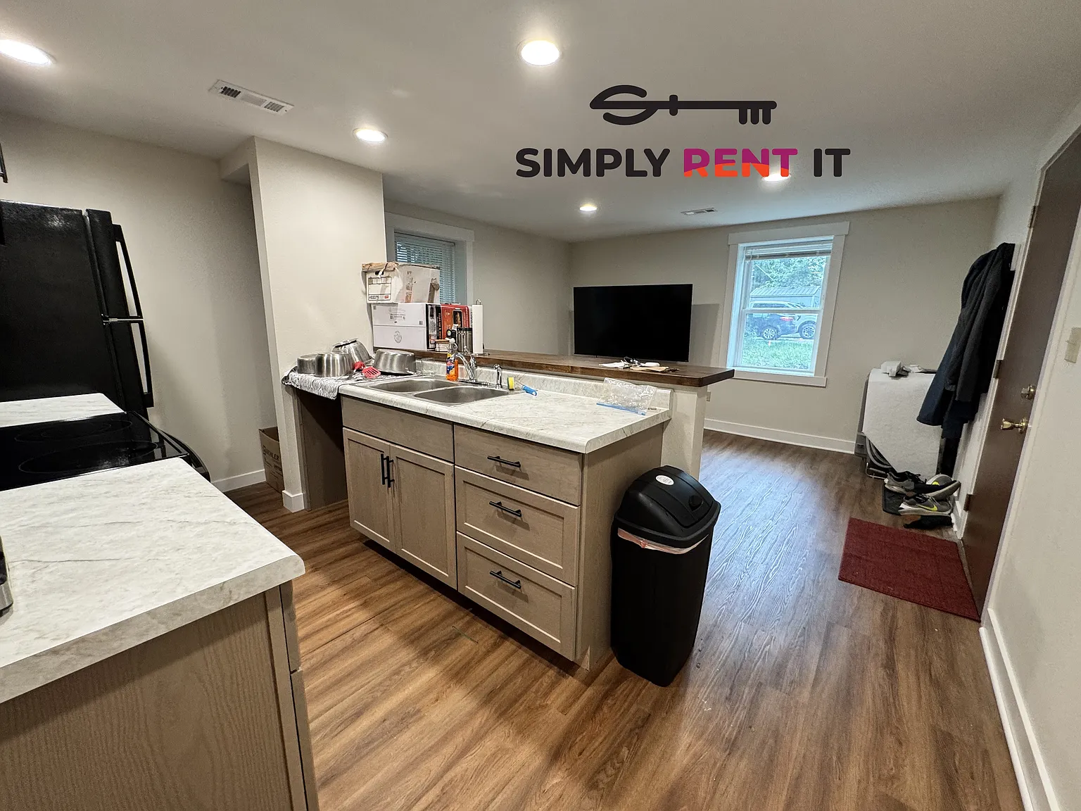 Renovated 2 Bedroom, 2 Bathroom on Campus! Available Jan. 1st! — Photo 4
