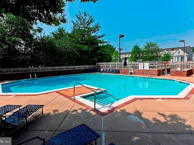 7500 Woodmont Ave #S712 — Photo 41
