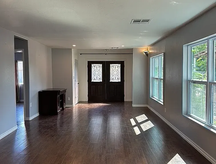 1405 SW 31st St — Photo 3