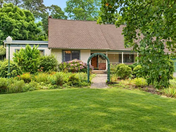 20 Buccaneer Lane, East Setauket, NY 11733