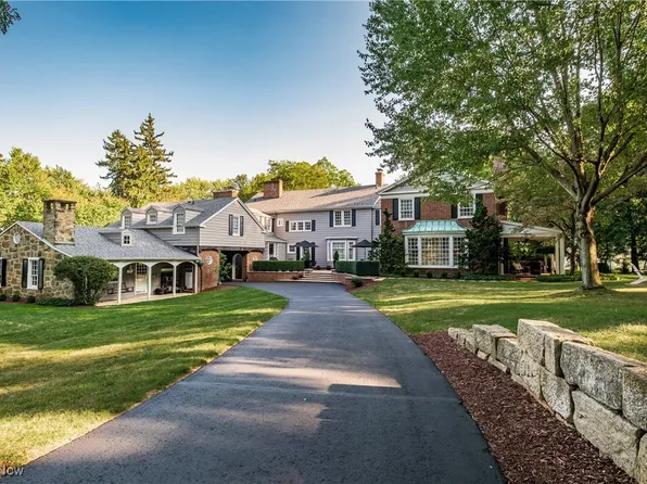 649 Knoll St SE, North Canton, OH 44709