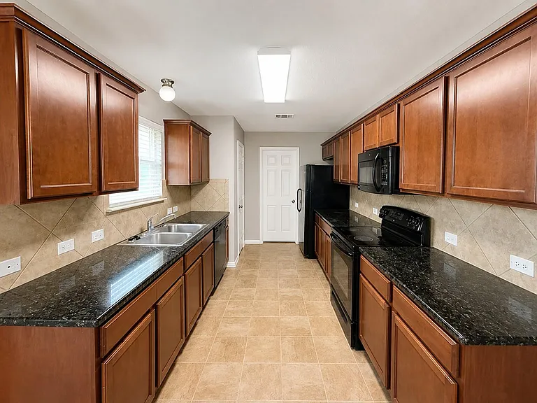 220 Adriana Ln — Photo 4