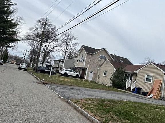 5th image of 121 Harrison Rd