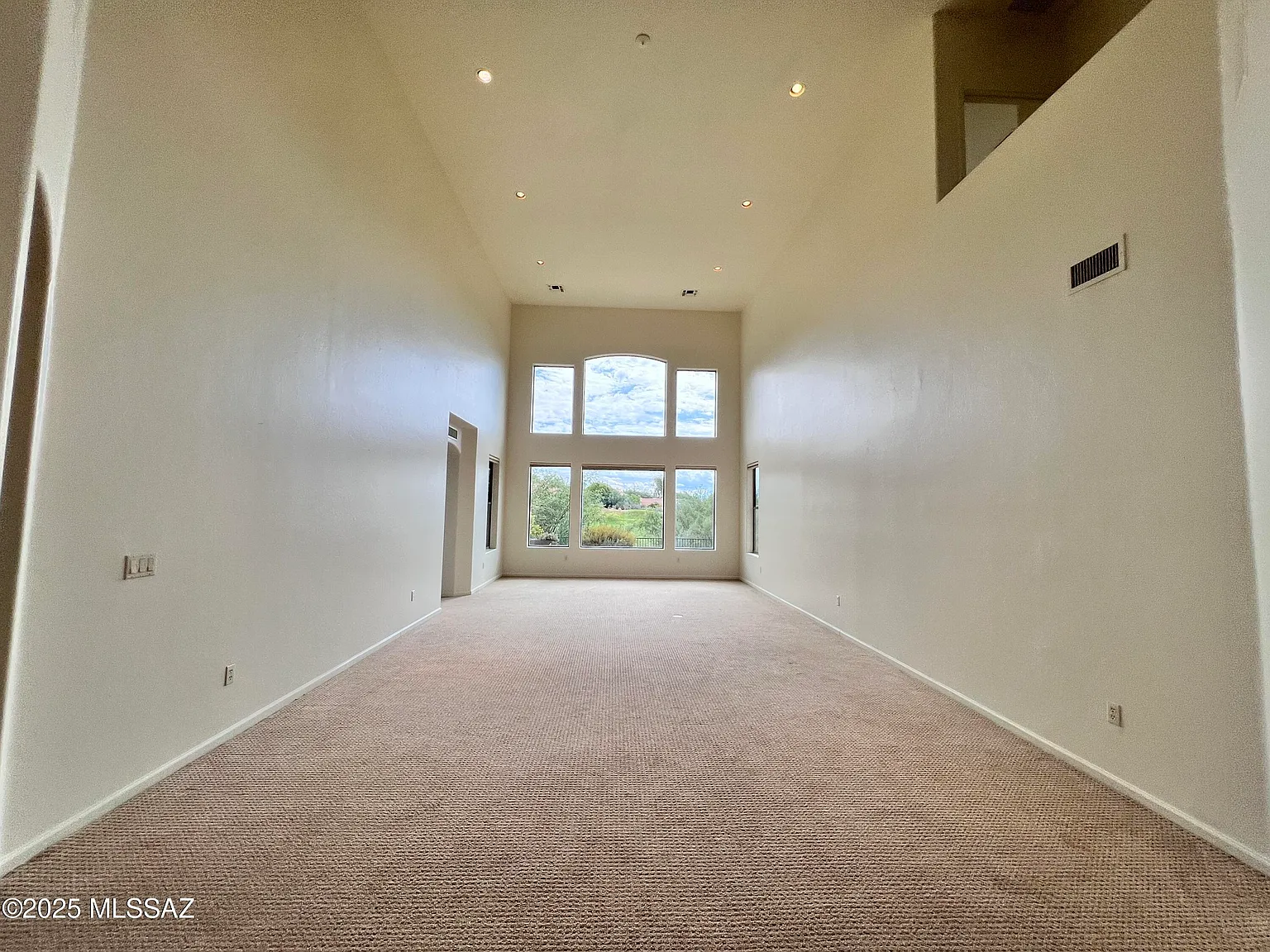 4 bed, 3.0 bath, 3638 sqft, $4,500 — Photo 4