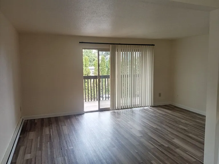 Windinbrook- North Seattle Spacious Studio — Photo 10