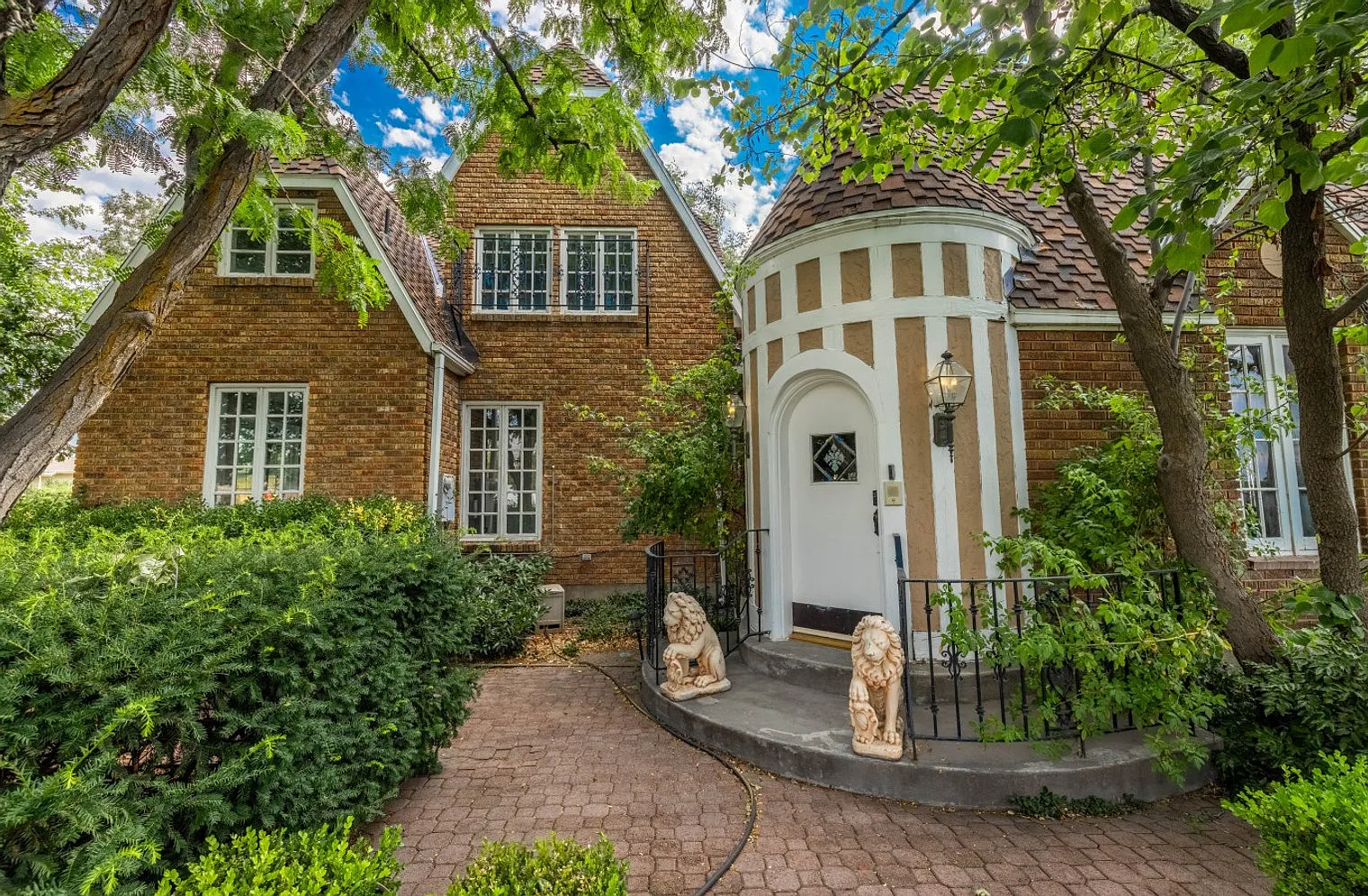 6 bed, 3.0 bath, 4144 sqft, $11,410 — Photo 2