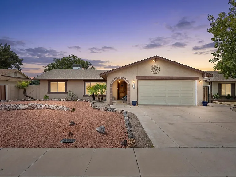 2319 E Loma Vista Dr — Photo 4