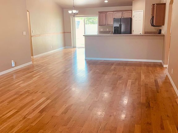 3rd image of 485 Canyon Crest Dr W
