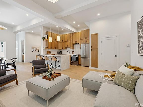 4th image of 282 Fair Oaks St