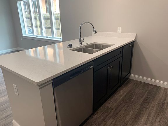4th image of 403 W University Ave #103