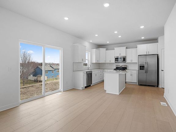 3rd image of 137 Ridgeview Ln