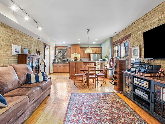 5th image of 6447 N Seeley Ave #2