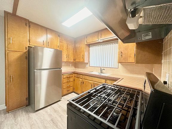 4th image of 267 E H St #K