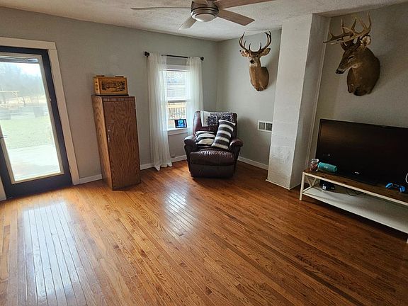 3rd image of 18485 Hogan Hill Rd