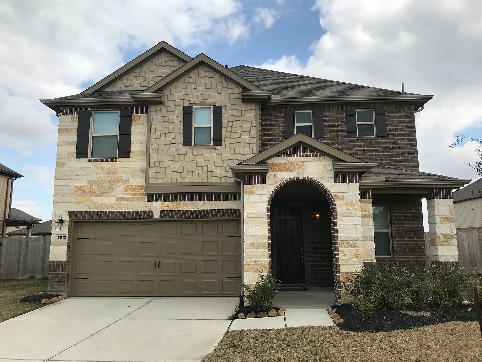 3 bed, 2.5 bath, 2004 sqft, $2,600 — Photo 1