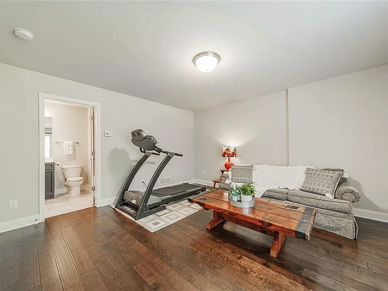 690 Arklow Dr — Photo 34
