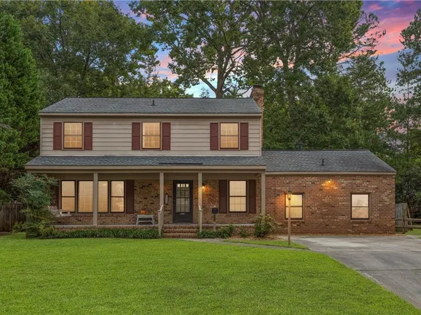 615 Valley Forge Dr, Newport News, VA 23602