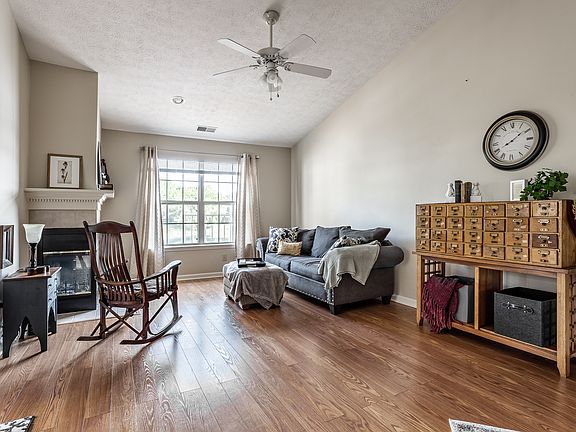 3rd image of 4626 Common Vista Cir