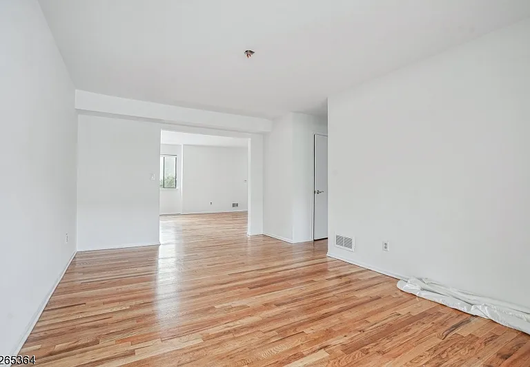 38 Park St #13D — Photo 3