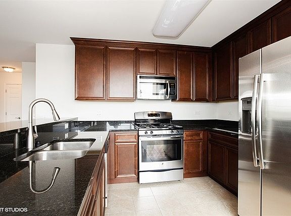 3rd image of 300 Village Cir Unit 407