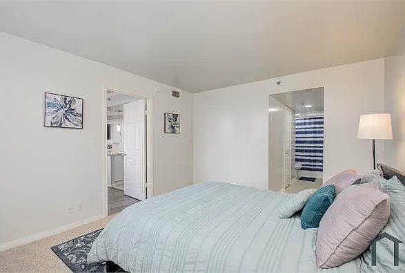 2 bed, 1095 sqft, $1,900 — Photo 4