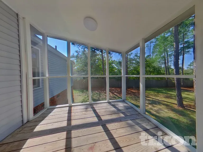 529 Ferncliffe Rd — Photo 16