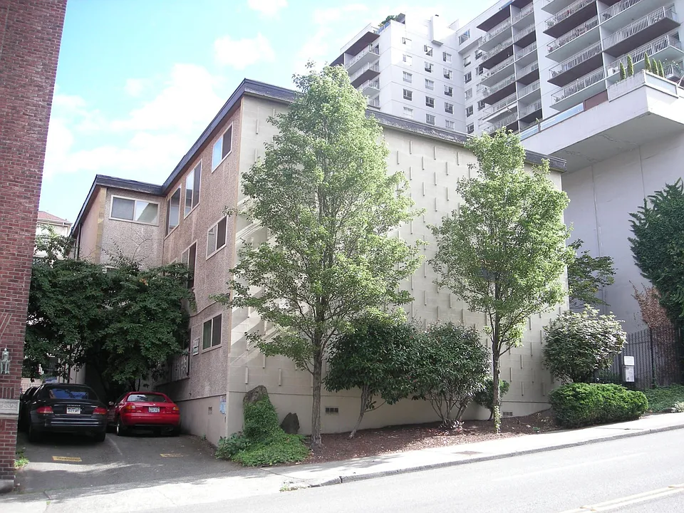 1320 Boren Ave #101