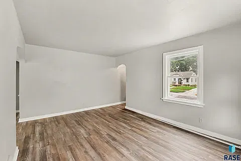 5 bed, 1649 sqft, $2,450 — Photo 3