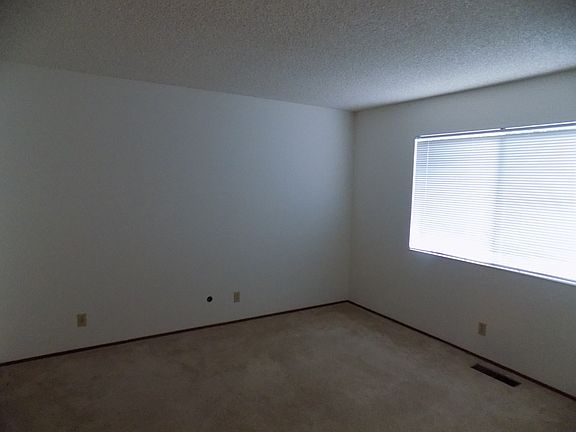 5th image of 807 Lakeview Way
