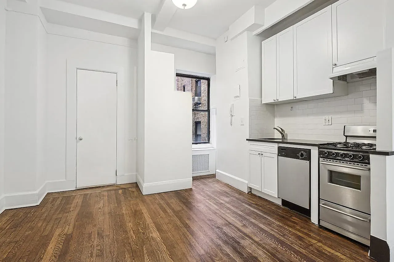 19 West 69th Street — Photo 2