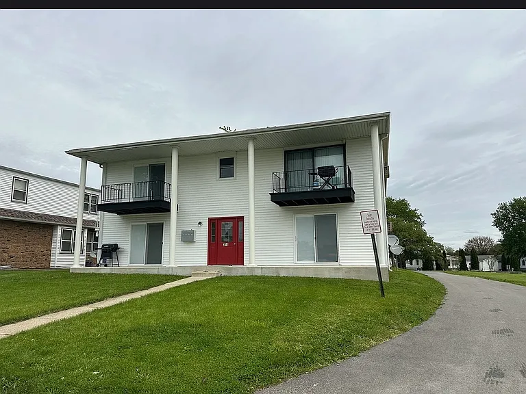 374 Lynn Dr #1 — Photo 1
