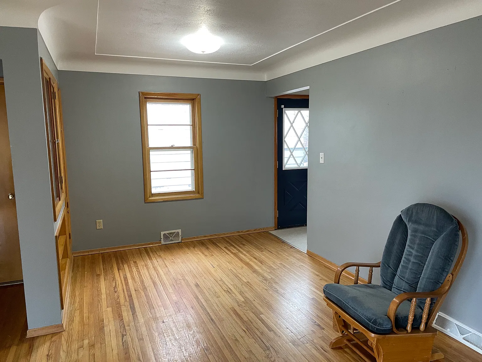 3 bed, 1.5 bath, 1008 sqft, $1,100 — Photo 3