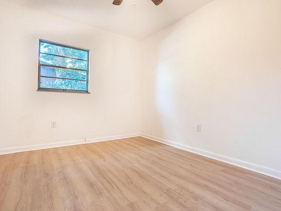 5th image of 133 Robinwood Dr