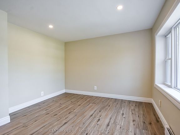 4th image of 105 Westmount Dr S