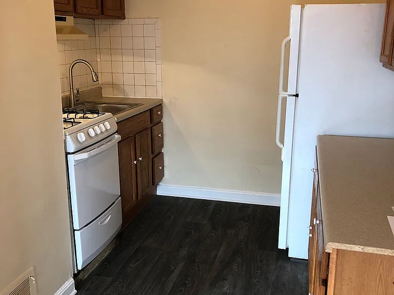 21 Elsmere Blvd #A — Photo 3