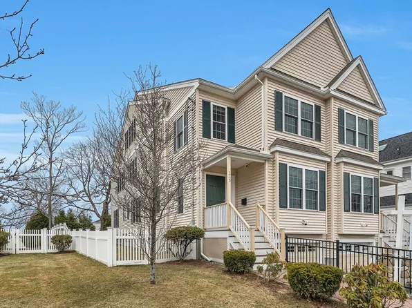 385 Hillside Ave #385, Needham Heights, MA 02494