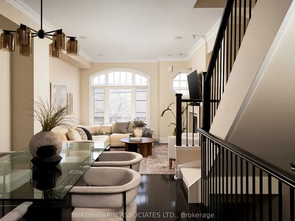 825A Oxford St, Toronto, ON M8Z 0B3