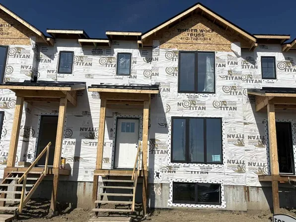 38 E Station Dr, Sylvan Lake, AB T4S 0S5