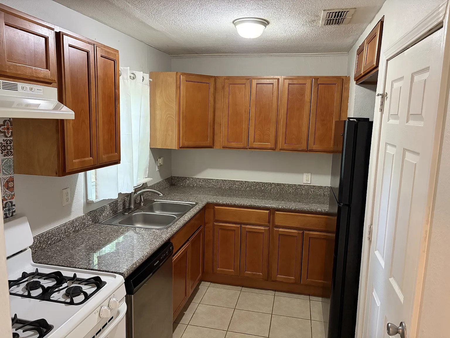 3 bed, 1366 sqft, $1,495 — Photo 4