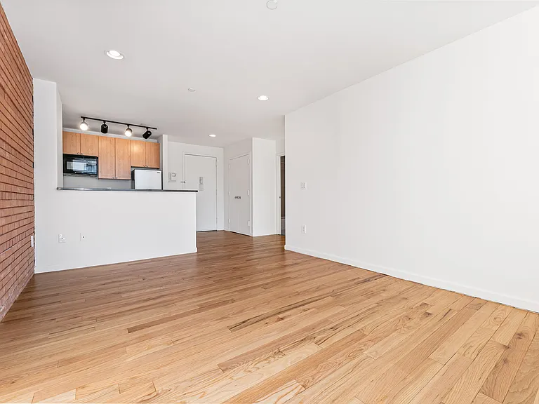 222 E 3rd St #5F — Photo 3