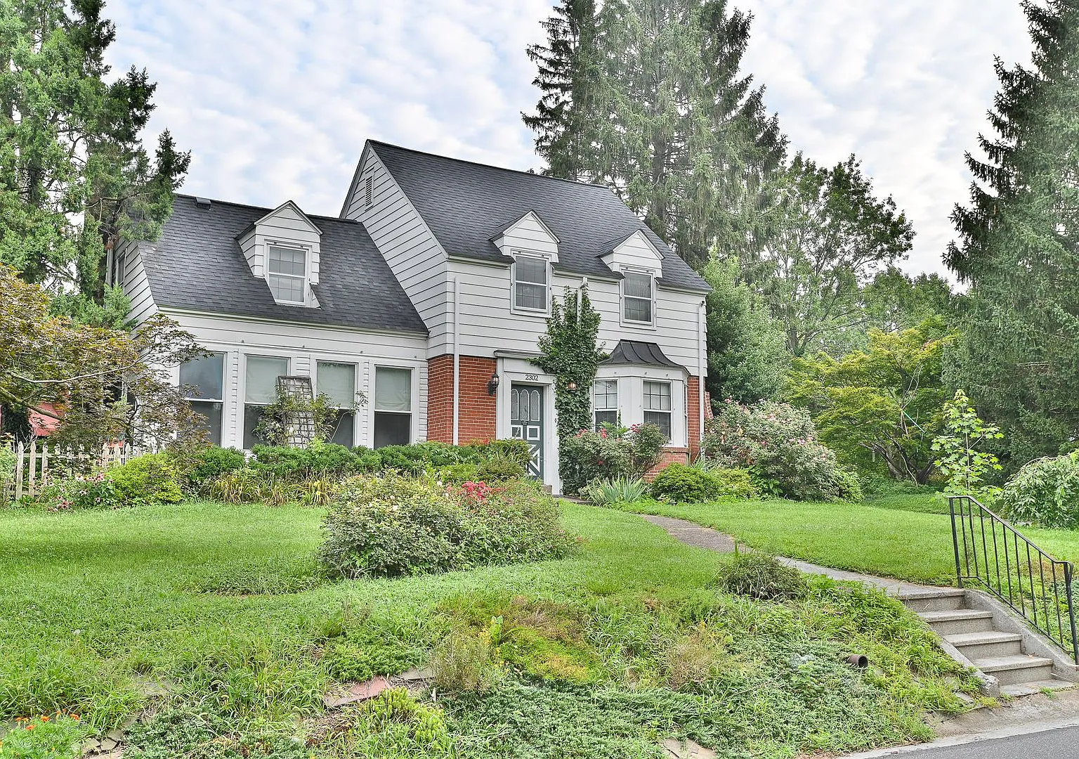 Beautiful Single Family in Bellevue Park — Photo 2