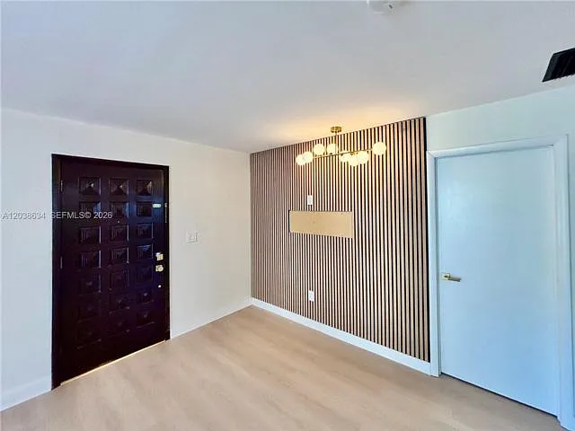 910 SW 9th St — Photo 3