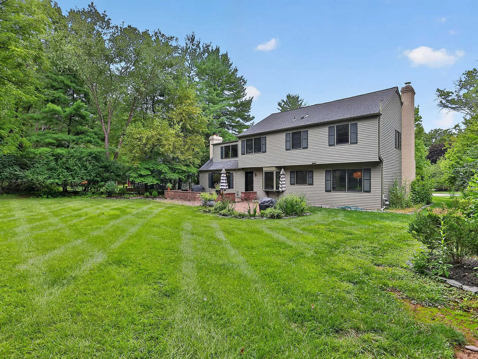 5 bed, 2581 sqft, $4,250 — Photo 3
