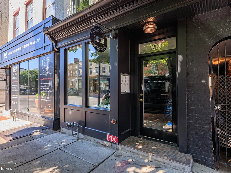 910 S Charles St #B — Photo 3