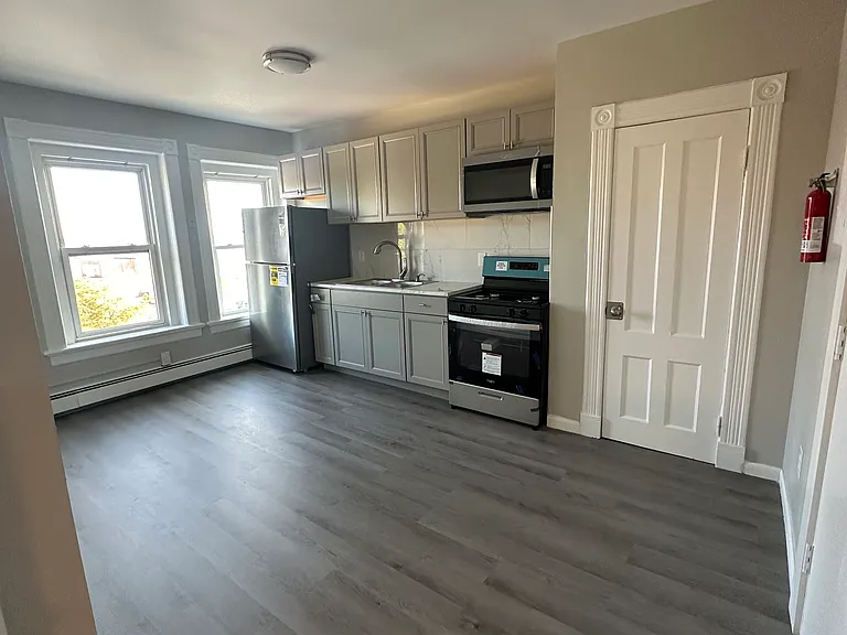 345 Arch St #4 — Photo 1