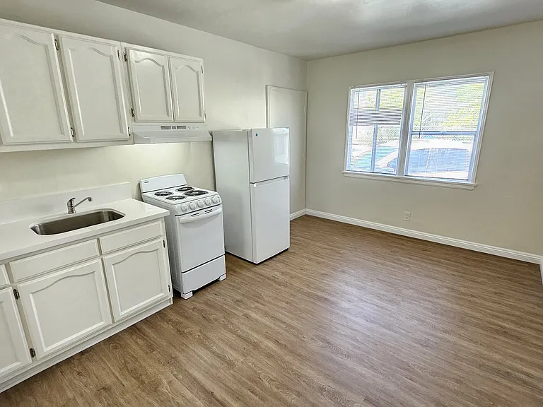 527 N Alexandria Ave #2 — Photo 1