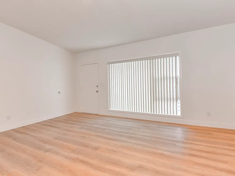 1005 E Doran St #J — Photo 6