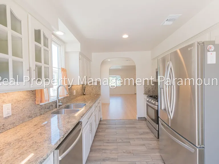 1867 S Redondo Blvd — Photo 39